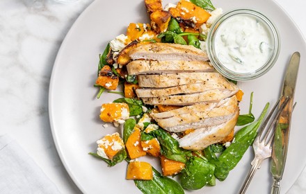 Snabbstekt Kyckling Med Rostad Sotpotatis Och Tzatziki Foto Nurlan Emir Mathem2